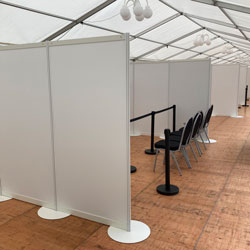 Posterwand Sytemstellwand Wahlkabine Galeriewand Galerie System R8 mit Tellerfuß